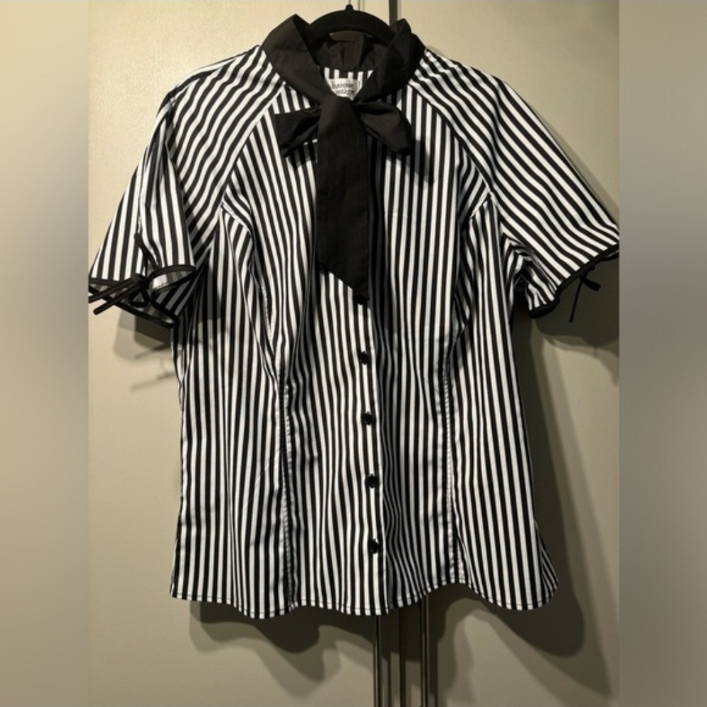 NEW $75 Unique Vintage Retro Style Top